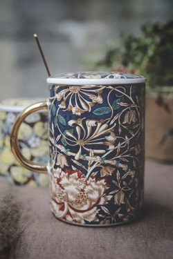 Krus m/Lokk Og Skje I Eske, Blå Blomster Mønstret  - Trend Design